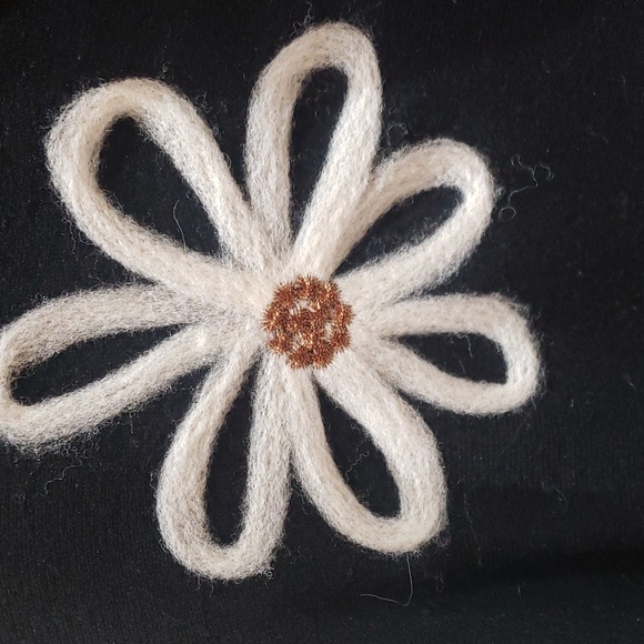 Nwt Medium Aaeda black sweater with white flowers - Picture 8 of 11